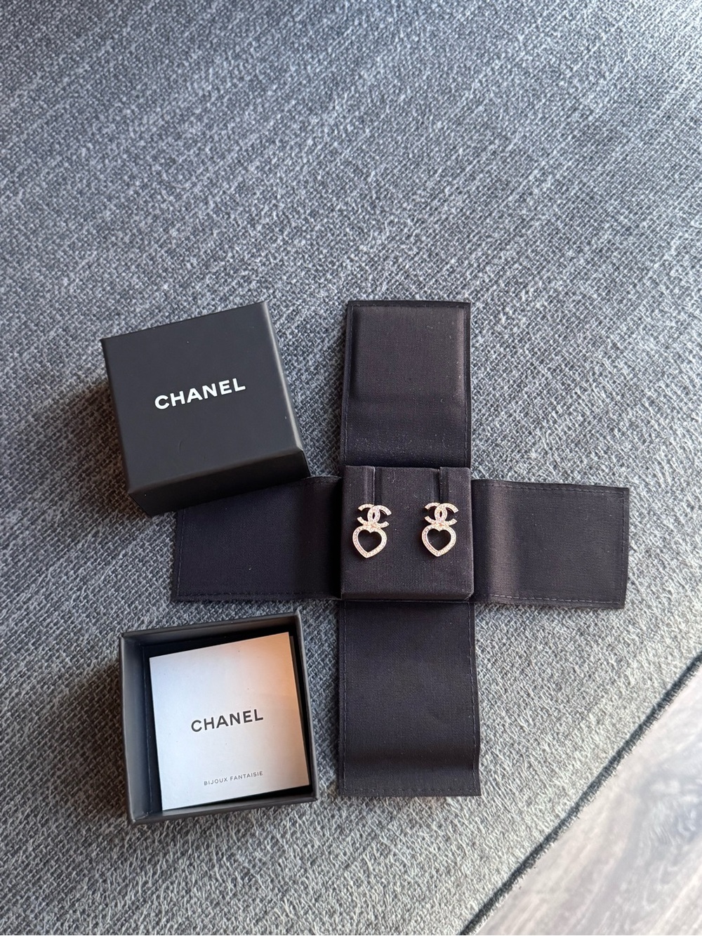 Chanel CcC pierced Earrings in light gold with open heart drop in crystals